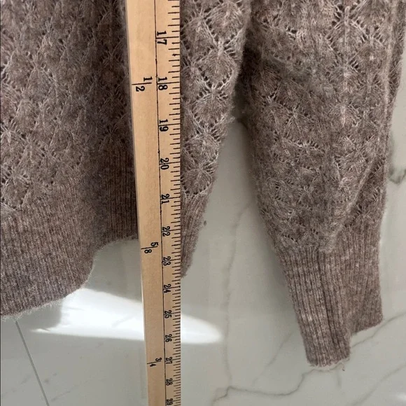 Old Navy Women's Beige Crew Neck Sweater - Picture 2 of 5